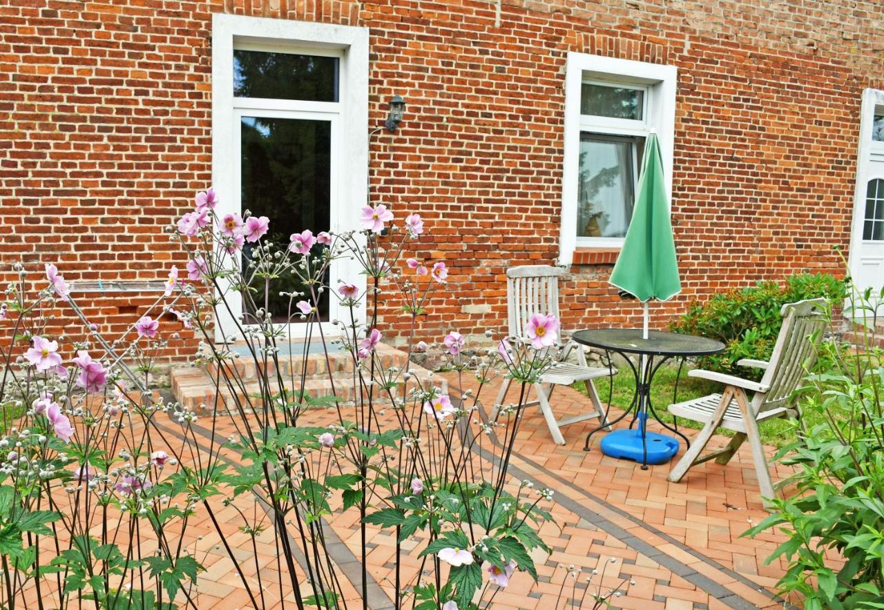 Ferienwohnungen Im Gutshaus Gnies Exteriér fotografie