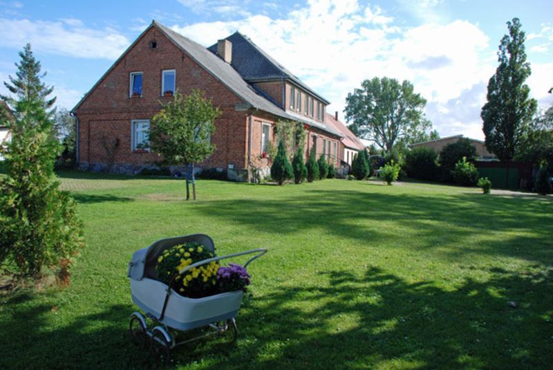 Ferienwohnungen Im Gutshaus Gnies Exteriér fotografie